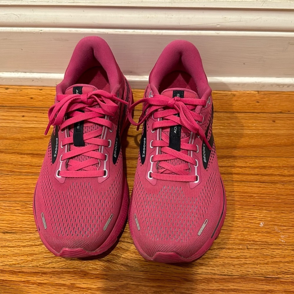 Brooks Adrenaline GTS 22 pink running shoes